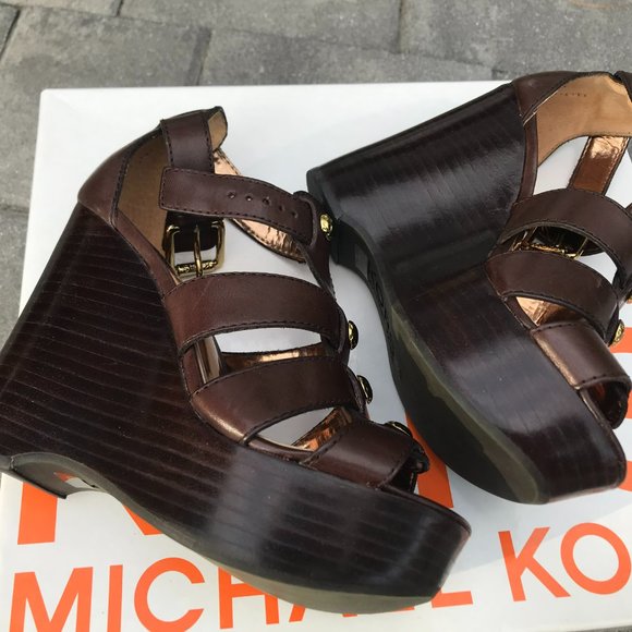 MICHAEL KORS VICTORIA STYLE BROWN PLATFORM WEDGE SANDAL SIZE 5 - Picture 3 of 10